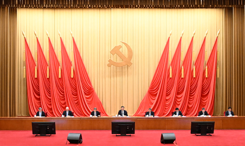 4月3日，學(xué)習(xí)貫徹習(xí)近平新時代中國特色社會主義思想主題教育工作會議在北京召開。中共中央總書記、國家主席、中央軍委主席習(xí)近平出席會議并發(fā)表重要講話。李強(qiáng)、趙樂際、王滬寧、蔡奇、丁薛祥、李希、韓正出席會議。